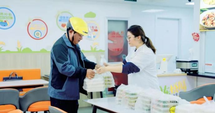 身边党员故事 | 这个送了15万单的外卖小哥,为何总要敲门听10秒回音? 身边党员故事 | 这个送了15万单的外卖小哥,为何总要敲门听10秒回音?