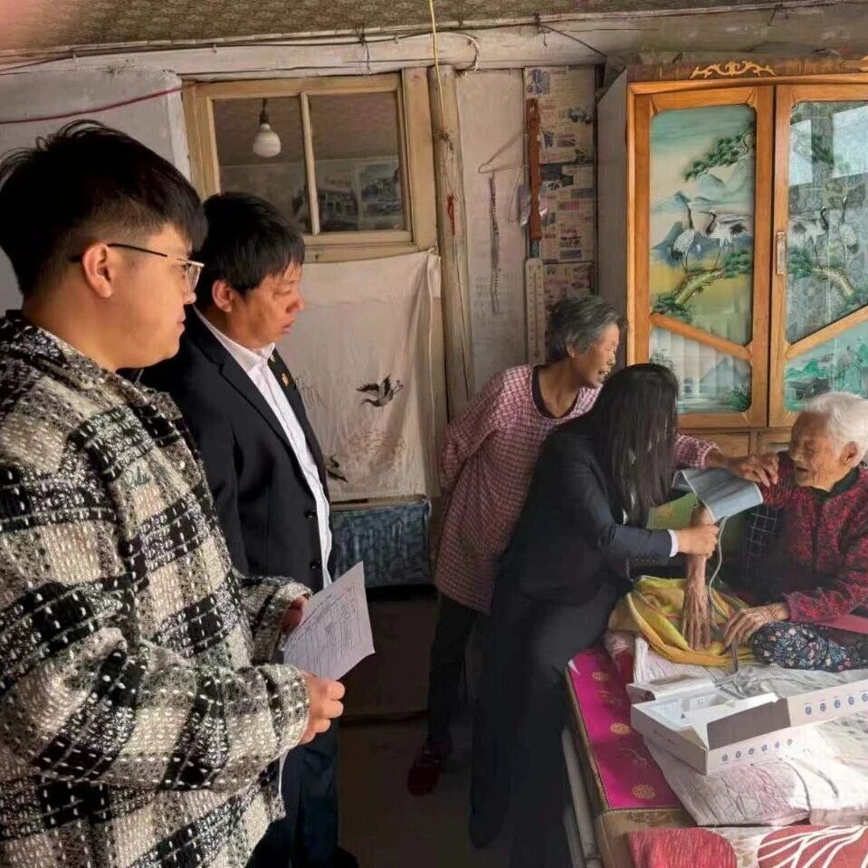 网络中国节·重阳丨区民政局把温暖送到百岁老人床边和养老院餐桌旁 网络中国节·重阳丨区民政局把温暖送到百岁老人床边和养老院餐桌旁