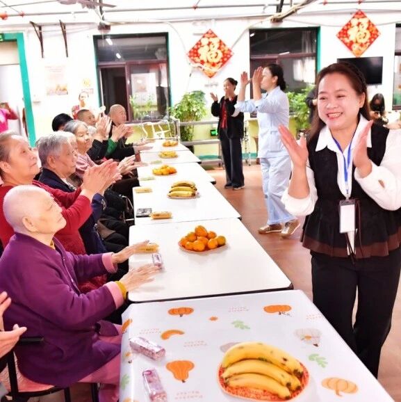 新华街道华南社区：歌声牵起敬老情 沉浸式文艺暖重阳