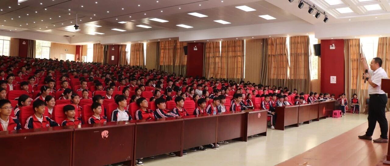 不听大道理,只听真故事!西畴一中这场宣讲暖透青春 不听大道理,只听真故事!西畴一中这场宣讲暖透青春