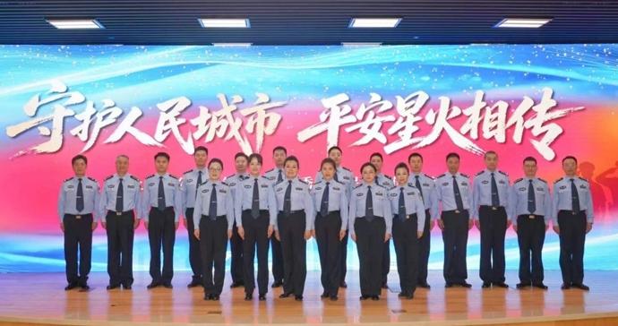 上海市公安局举行社区民警宣传展示活动