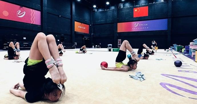 别人家孩子养成记②不追金牌，孩子练艺术体操图啥？两位选手母亲的同题竞答
