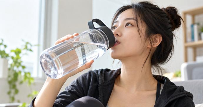 上观时评丨“喝大水”怎么就成了年轻人追捧的生活哲学? 上观时评丨“喝大水”怎么就成了年轻人追捧的生活哲学?