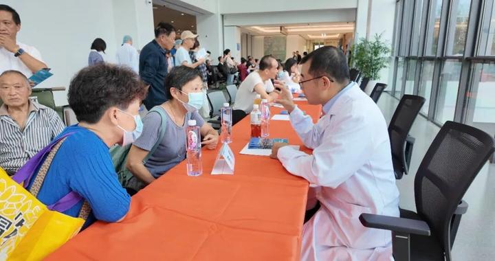 瑞金医院金山院区的这个活动，吸引了不少人专程前来…