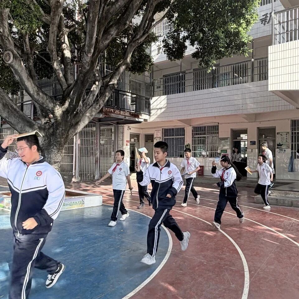 以“练”筑防，临“震”不慌！宾川县城镇初级中学开展防震应急疏散演练