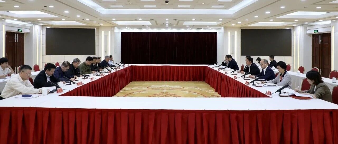 区委召开区第十二次党代会报告征求老领导意见座谈会