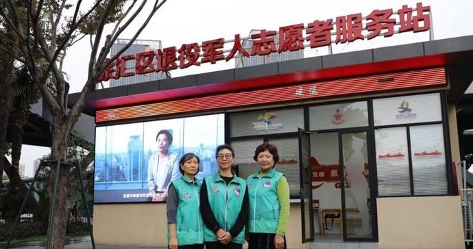 服务群众出行打造“暖心驿站”，上海南站退役军人志愿者服务风采