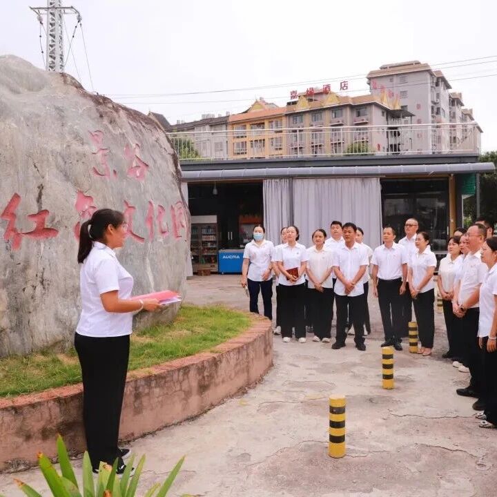 【赓续长征精神 奋进复兴征程】践行医者仁心——县人民医院开展纪念中国工农红军长征胜利90周年“九个一”系列实践活动 【赓续长征精神 奋进复兴征程】践行医者仁心——县人民医院开展纪念中国工农红军长征胜利90周年“九个一”系列实践活动