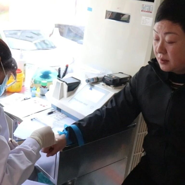 离石区在朝阳小学开展无偿献血专场活动 离石区在朝阳小学开展无偿献血专场活动