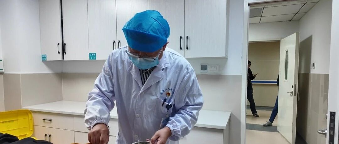 党徽闪耀·实干筑梦 | 精湛医术带回乡，群众看病少遭罪！他用仁心护佑山乡