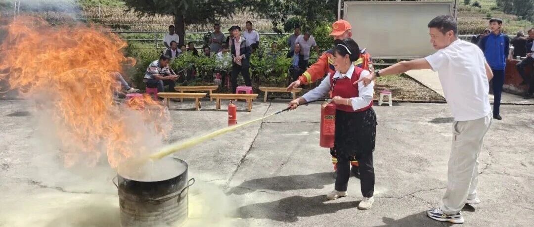 鹤庆县消防救援局扎实开展乡村院坝消防宣传活动