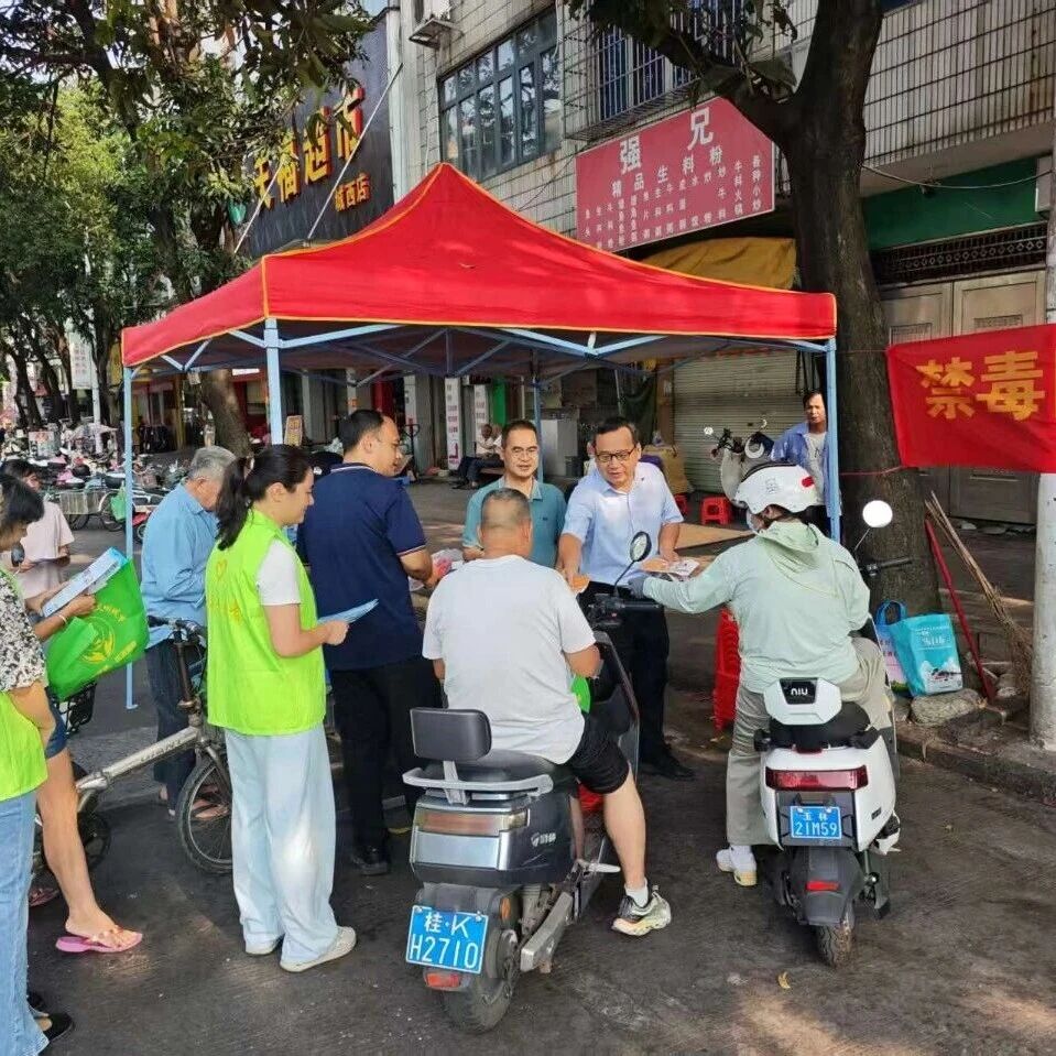 城西街道开展禁毒宣传进市场活动 城西街道开展禁毒宣传进市场活动