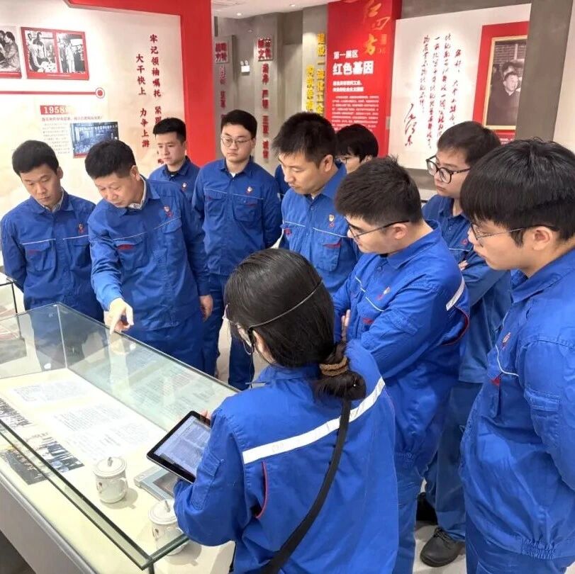 铮铮誓言铸忠诚 合力奋进担使命 | 合成氨厂党委组织新党员进行集中宣誓