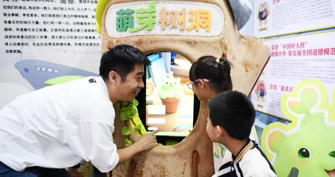 “心灵绿ZHOU”走进五里桥:让心理科普成为社区“可触摸”的日常 “心灵绿ZHOU”走进五里桥:让心理科普成为社区“可触摸”的日常