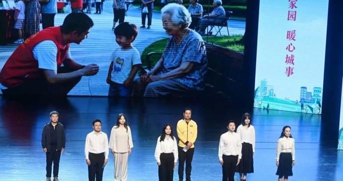 从“敲开家门”到“走进心门”:浦东这场活动,讲透了社区治理的温度 从“敲开家门”到“走进心门”:浦东这场活动,讲透了社区治理的温度
