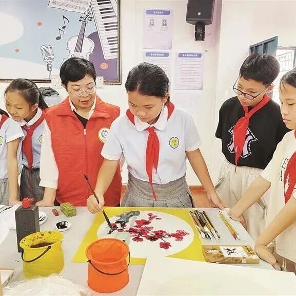 以美润心 向美而行——柳州市文艺志愿服务活动进校园 以美润心 向美而行——柳州市文艺志愿服务活动进校园