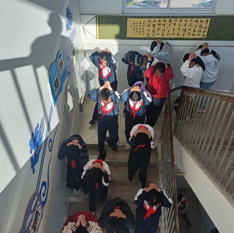 义务教育优质均衡｜龙街镇中心完小开展地震消防安全演练