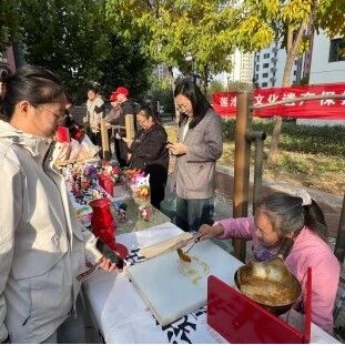 府河家园社区新时代文明实践站开展文化遗产保护宣传暨非遗项目进社区活动 府河家园社区新时代文明实践站开展文化遗产保护宣传暨非遗项目进社区活动