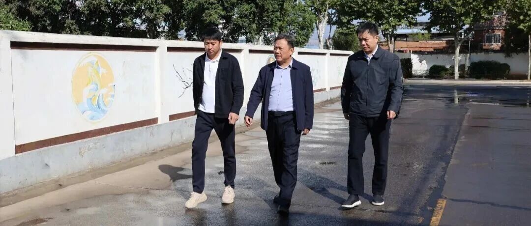区委书记丁文广带队调研城中村人居环境整治工作