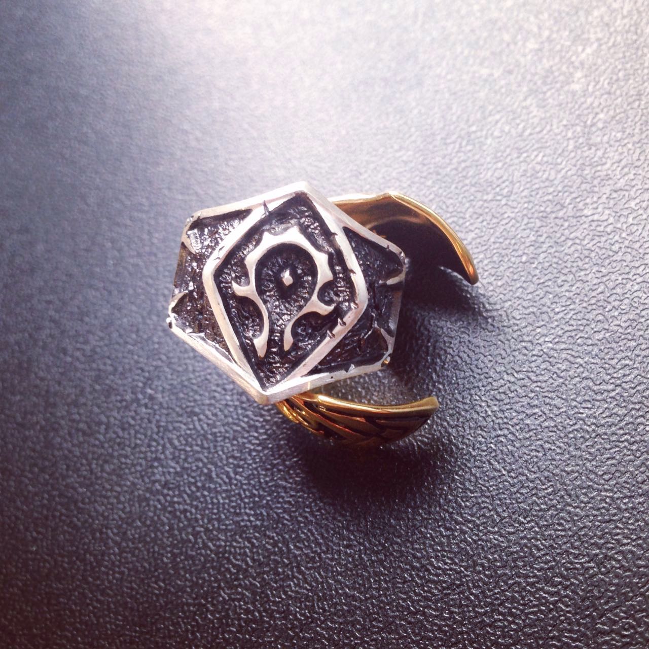 魔兽世界十年回馈玩家 联盟部落专属限量戒指