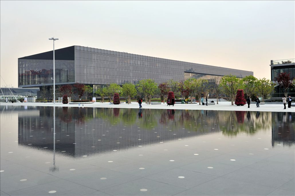 上海世博中心外景图