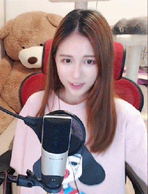 丸子最近丸子也在参加由新浪游戏和聚耀星空联合举办的游戏红人节