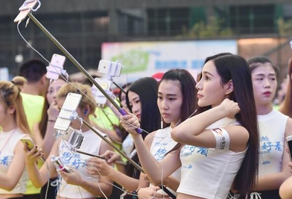 网络直播最严规定12月1日起实施 实名制黑名单