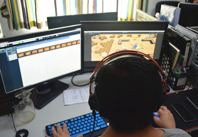 工作中的锐力员工