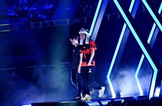 【蜗牛电竞】成都重演TI总决赛,这次剑心犹在了!Tundra横扫Yandex拿下BLAST四连冠【EV扑克小游戏官网】