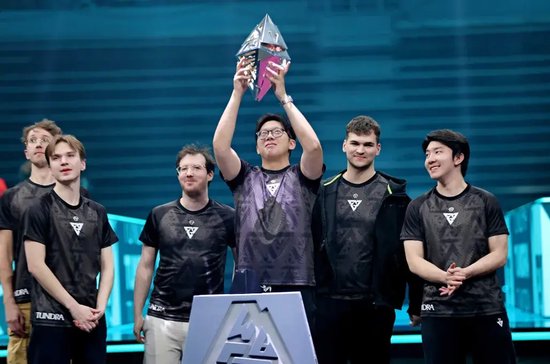 【蜗牛电竞】成都重演TI总决赛,这次剑心犹在了!Tundra横扫Yandex拿下BLAST四连冠【EV扑克小游戏官网】
