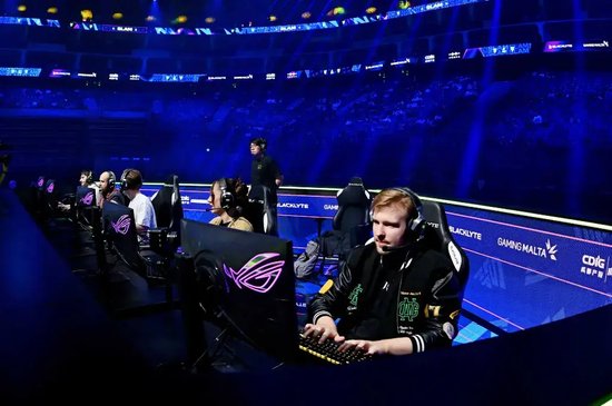 【蜗牛电竞】成都重演TI总决赛,这次剑心犹在了!Tundra横扫Yandex拿下BLAST四连冠【EV扑克小游戏官网】