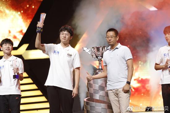 首届QQ飞车手游S联赛夏季赛落幕 QG战队夺冠