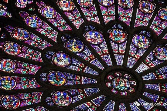 真实的巴黎圣母院花窗，找不到两块相同图案的玻璃