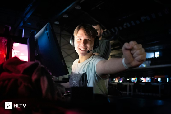 【蜗牛电竞】dziugss锐评Liquid:建议踢掉五个,直接签FUT【EV扑克小游戏官网】