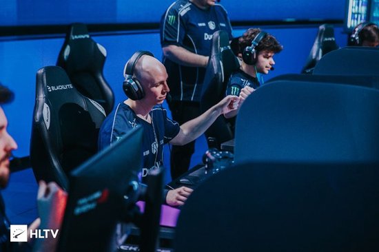 【蜗牛电竞】OD锐评鹿特丹小组赛：TYLOO值得表扬，FaZe的人就是混工资呗【EV扑克小游戏官网】