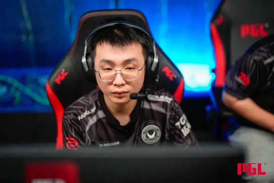 【蜗牛电竞】战车XG进入2-2组,JimPark被老队友嘲讽“小丑”,NAVI三胜出线却不得不解散【EV扑克小游戏官网】