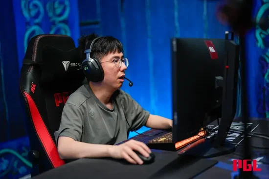 战车XG进入2-2组,JimPark被老队友嘲讽“小丑”,NAVI三胜出线却不得不解散