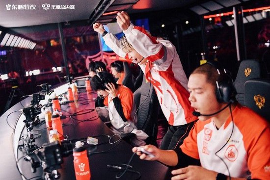 成都AG超玩会夺冠一刻