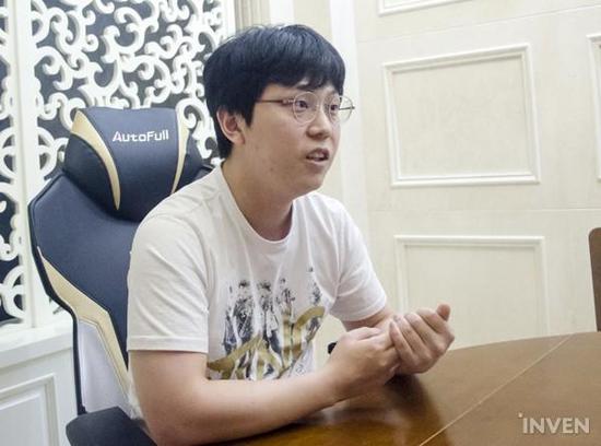 uzi最新访谈内容 Ze7D-hhvciix1365882.jpg