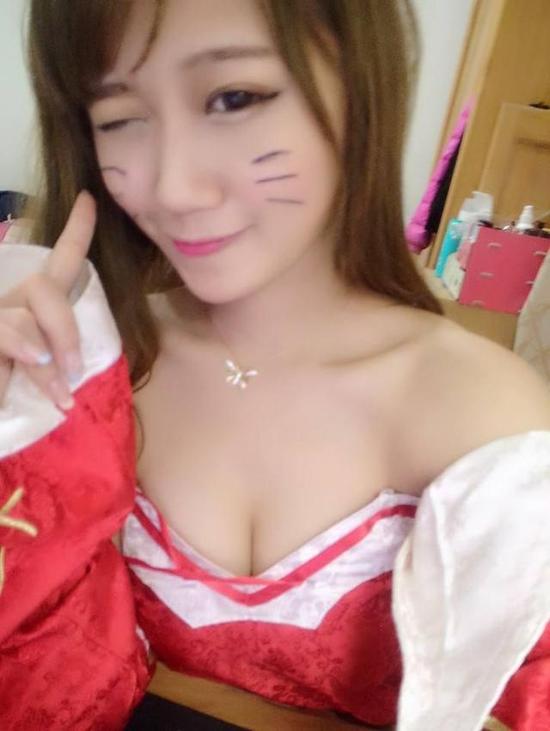 台湾LOL女主播COS阿狸打排位，输了就直播换衣服？