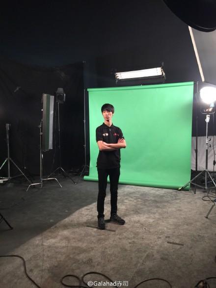 冬季赛先睹为快 EHOME战队定妆照加表情包-