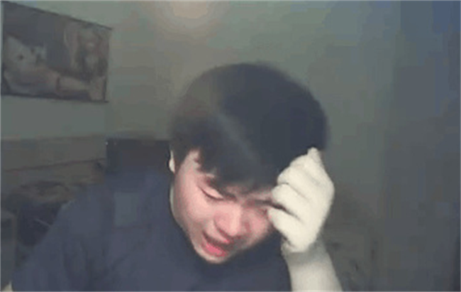 西卡直播失声痛哭 众女粉丝发照片安慰-新浪英