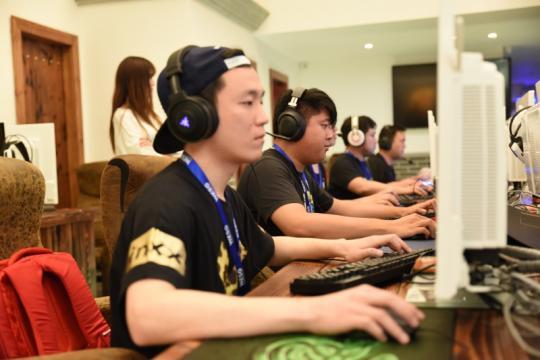 WESG上海预选赛战况火爆 CSGO&DOTA2; 项目冠军出炉