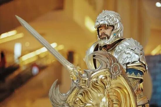 原版道具亮相 魔兽电影上海主题展展厅一览