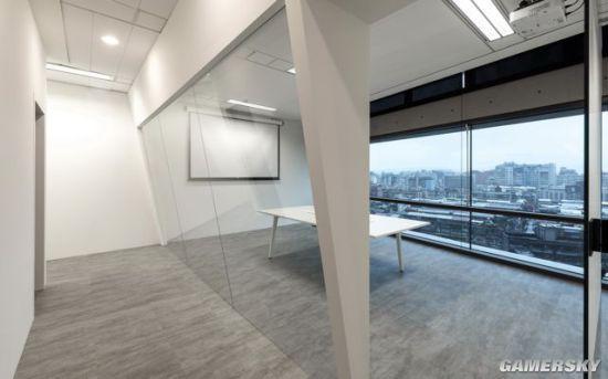 周杰伦JTeam训练室曝光 《英雄联盟》战队设备高端