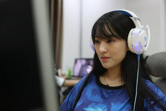 巾帼不让须眉 ViVi女选手领衔穿越火线S9阵容