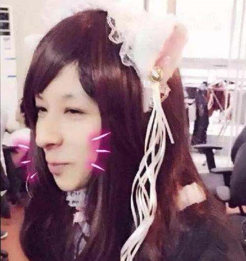 DOTA女解说冷冷爆照秀事业线 网友一言不合就