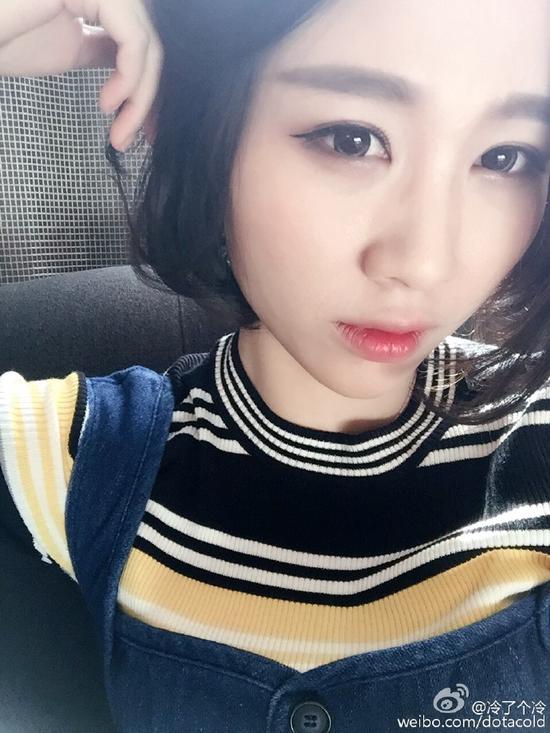 DOTA女解说冷冷爆照秀事业线 网友一言不合就