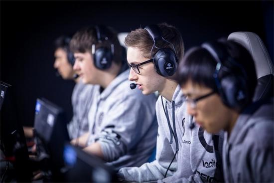 M:上单太弱 劣势时毫无应对的方法-新浪电竞-最