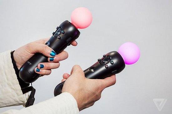 PS VR:售价2999元,分辨率较低,戴眼镜也可用